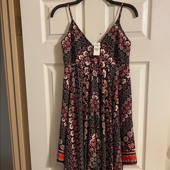Express Dress - Picture 4 of 4